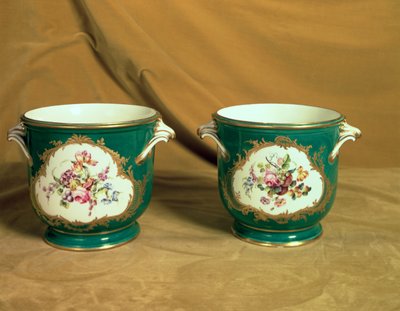 زوج من مبردات الثلج من Sevres ، من خدمة Frederick V Service ، 1758 (بورسلان معجون طري) بواسطة المدرسة الفرنسية