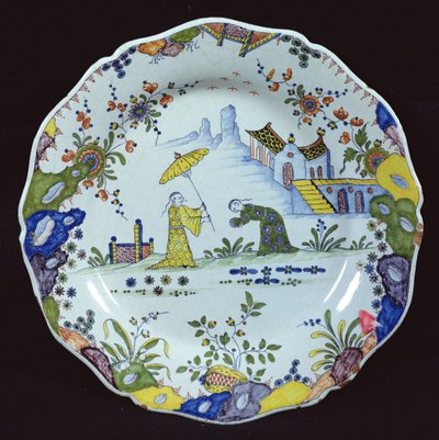 صحن ، مزين بأسلوب Chinoiserie ، تم إنشاؤه في Rouen (سيراميك) بواسطة المدرسة الفرنسية