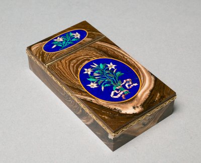 صندوق السعوط ، حوالي 1840 (ذهبي ، عقيق ، مرصع بألواح فسيفساء ، مطحون لازورد) بواسطة المدرسة الفرنسية