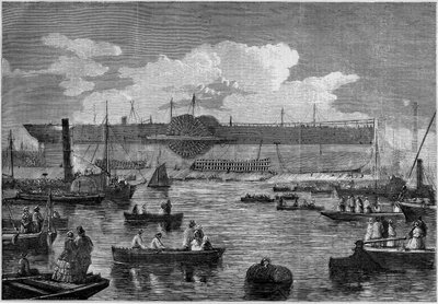 "Leviathan" (Great Eastern) ، أول سفينة عملاقة ، أثناء محاولته إطلاقها في عام 1857. نقش في "Le Monde Illustré" "رقم 31 بتاريخ 14 نوفمبر 1857. بواسطة المدرسة الفرنسية