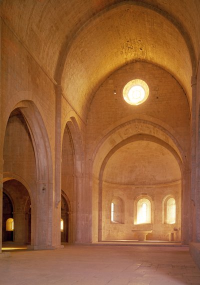 صحن الدير السسترسي ، تأسس عام 1146 بواسطة المدرسة الفرنسية
