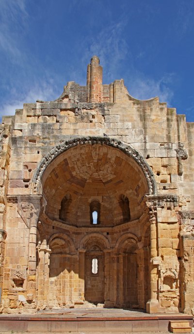 الحنية المضلعة بواسطة المدرسة الفرنسية