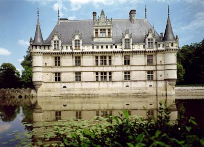 منظر لقلعة dazay le le Rideau ، بنيت لجيل Berthelot ، 1518-27 بواسطة المدرسة الفرنسية