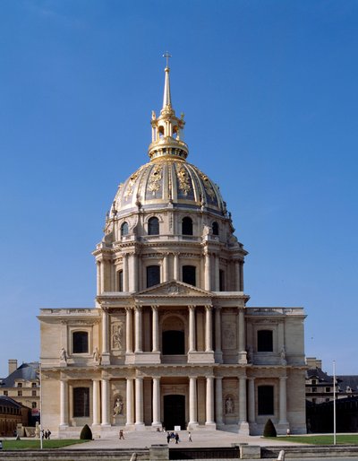 منظر لـ Hotel des Invalides ، نصب تذكاري باريسي ، أمر ببنائه لويس الرابع عشر في عام 1670. باريس بواسطة المدرسة الفرنسية
