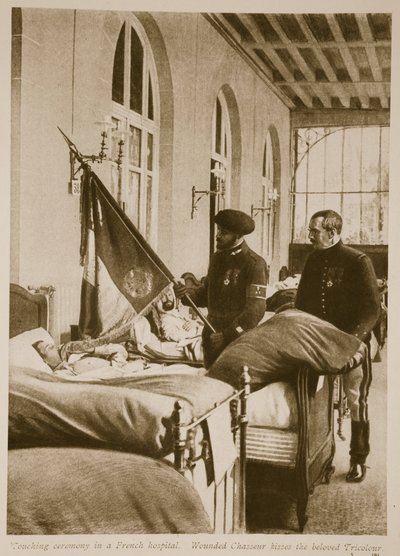 الجريح المطارد يقبل القبلة الحميمة ، 1914-1919 بواسطة المدرسة الفرنسية