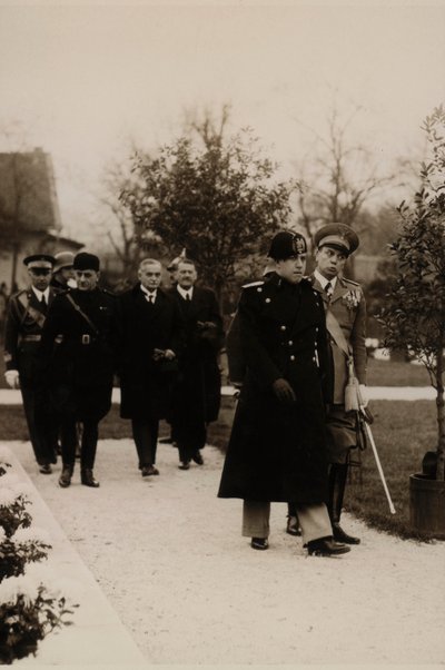 ألبوم "MVSN- Blackshirts": Galeazzo Ciano في زي الجنرال للميليشيا في بودابست (b / w photo) بواسطة جي شافر