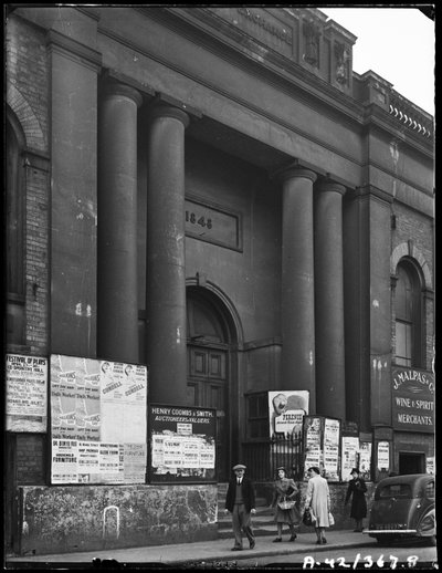Corn Exchange ، Angel Street ، Worcester ، Worcestershire ، 1942. بواسطة جورج برنارد ماسون