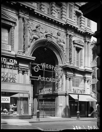 Great Western Arcade ، تمبل رو ، برمنغهام ، 1941. بواسطة جورج برنارد ماسون