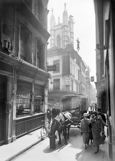 Bow Lane في اتجاه الجنوب ، مدينة لندن ، حوالي عام 1930 بواسطة جورج دافيسون ريد