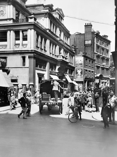 شارع ليدنهال باتجاه الغرب ، مدينة لندن ، قبل عام 1933 بواسطة جورج دافيسون ريد