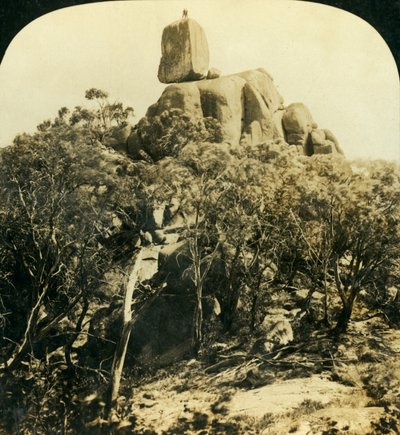 The Look-Out Rock ، بافالو رينجز ، فيكتوريا ، أستراليا ، c1909. بواسطة جورج روز