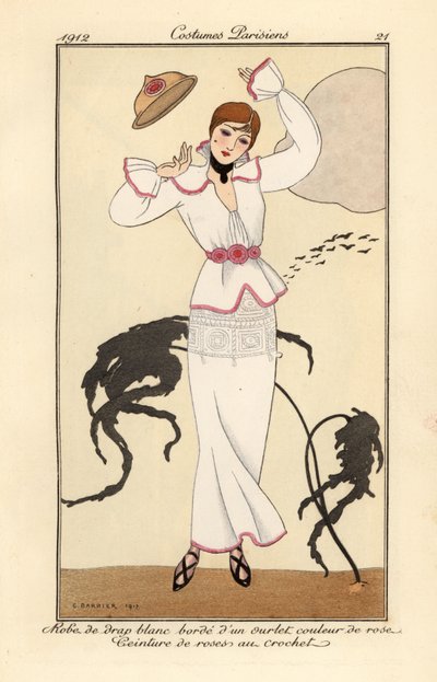 امرأة ترتدي فستانًا من الصوف الأبيض مع تقليم وردي ، وحزام من الورود الكروشيه ، تفقد قبعتها في مهب الريح. Robe de drap blanc borde d’un ourlet couleur de rose ، مركز الورود في الكروشيه. قصور ملون يدويًا (استنسل) نقش بعد رسم إيضاحي لجورج باربي بواسطة جورج حلاق
