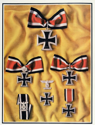 ميداليات الصليب الحديدي لعام 1939، من مجلة "سيجنال"، العدد 15، الطبعة الأولى من نوفمبر 1940 (مطبوعة حجرية) بواسطة مصور ألماني