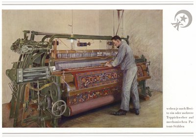 أعمال مصنعي السجاد Halbmond-Teppichfabrik Von Koch Und Te Kock (طباعة حجرية ملونة) بواسطة المدرسة الألمانية