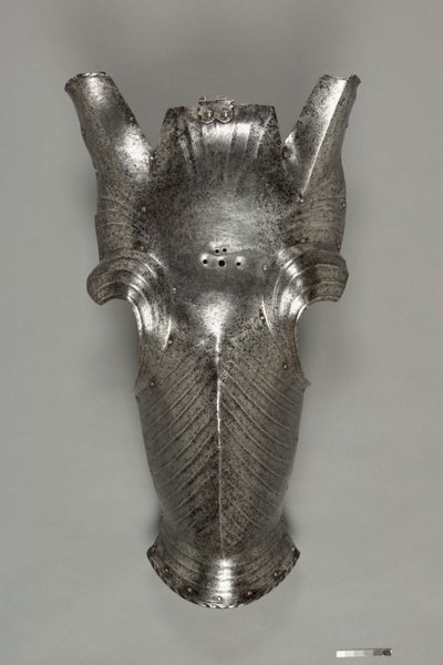 Chanfron بأسلوب Maximilian ، حوالي 1510 (فولاذ) بواسطة المدرسة الألمانية