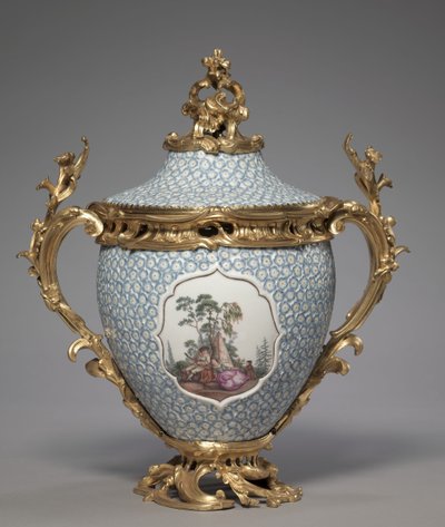 مزهرية مغطاة ، صنعها Meissen Porcelain Factory ، ألمانيا ، 1749 بواسطة المدرسة الألمانية