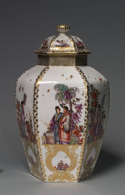 إناء مغطى ، مصنع Meissen Porcelain Factory ، ألمانيا ، c.1728-1730 بواسطة المدرسة الألمانية
