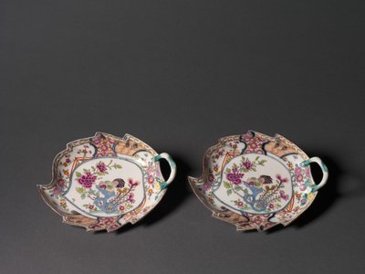 طبق أوراق من مصنع Meissen Porcelain Factory بواسطة المدرسة الألمانية