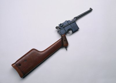 مسدس ماوزر ذاتية التحميل 7.63 مم M1896،1898 حوالي بواسطة المدرسة الألمانية