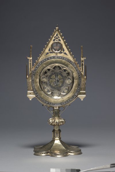 Ostensorium مع "Paten of St. Bernward" ، ساكسونيا السفلى (الفضة المطلية بالذهب والفضة) بواسطة المدرسة الألمانية