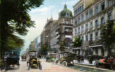 بطاقة بريدية تصور Unter den Linden و Kranzler-Eck في برلين ، c.1910 (صورة ملونة) بواسطة المدرسة الألمانية