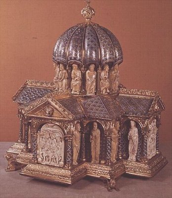 The Eltenberg Reliquary ، من كولونيا ، c.1180 (العاج والنحاس والمينا) بواسطة المدرسة الألمانية