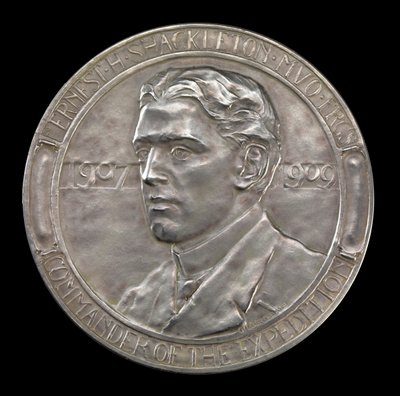 ميدالية الجمعية الجغرافية الملكية: بعثة شاكلتون للقطب الجنوبي 1907-1909 (فضية) بواسطة جيلبرت بايز