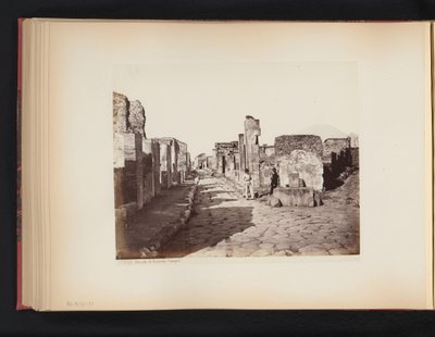 منظر سترادا دي سالوستيو في بومبي ، إيطاليا شارع سالوستيو. بومبي (العنوان على الكائن) بواسطة جورجيو سومر (منسوب إلى)