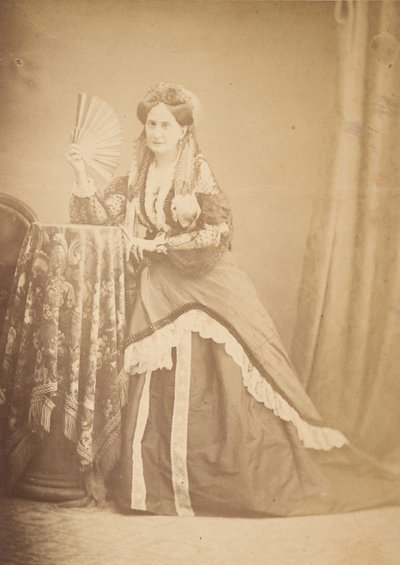 [La Comtesse at Table Holding Fan] ، ستينيات القرن التاسع عشر. بواسطة جيوفاني موروتي