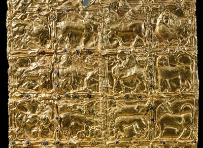 Foil with embossed decoration from Delphi (gold) (detail of 593279) بواسطة اليونانية