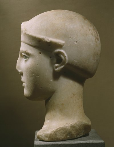 رأس أثينا خوذة ، من إيجينا ، حوالي 470-460 قبل الميلاد (رخام باريان) بواسطة اليونانية