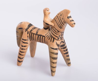 الحصان والفارس ، على الأرجح من Boetia ، اليونان ، العصر القديم ، c.550 قبل الميلاد (الطين) بواسطة اليونانية