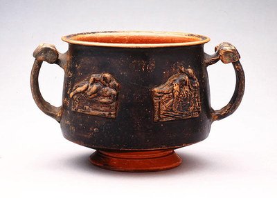 Kantharos with Relief ، وجدت في Pergamon ، حوالي 100 قبل الميلاد (السيراميك) بواسطة اليونانية