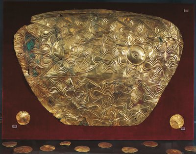 درع ذهبي من المقبرة V في Mycenae بواسطة المدرسة اليونانية