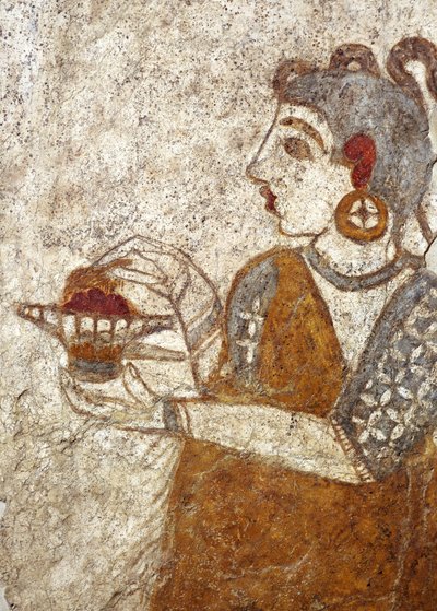 الحضارة اليونانية ، لوحة جدارية تصور الكاهنة تحرق البخور ، من أكروتيري ، جزيرة ثيرا ، سانتوريني ، اليونان بواسطة المدرسة اليونانية