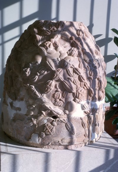 Omphalos بواسطة المدرسة اليونانية