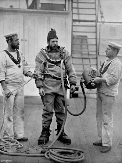 غواص من سفينة حربية HMS Camperdown في ثوبه الغواصين ، 1896 بواسطة غريغوري وشركاه