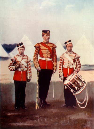"Drum-Major and Drummers ، Coldstream Guards" ، 1900. بواسطة غريغوري وشركاه