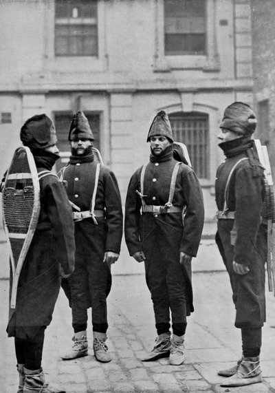 المدفعيون من بطارية المدفعية الملكية الكندية المجهزة للخدمة الشتوية ، 1896. بواسطة غريغوري وشركاه