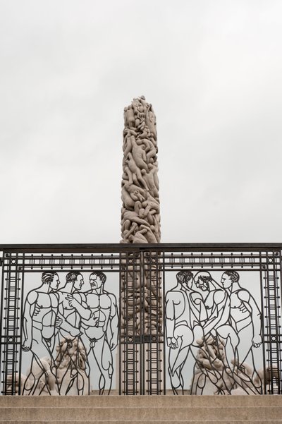 بوابات من الحديد المشغول "رجال عراة" و "People Monolith" مصنوعة من الجرانيت في Frogner Park ، أوسلو ، النرويج (صورة) بواسطة جوستاف فيجلاند