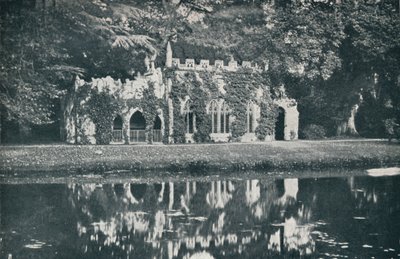 أطلال Frogmore ، c1899 ، 1901 بواسطة HN King