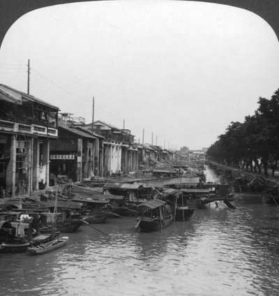القناة المزدحمة ، من الجسر الإنجليزي ، كانتون ، الصين ، 1901 بواسطة HC الأبيض