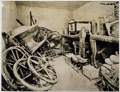 منظر لغرفة انتظار مقبرة توت عنخ آمون باتجاه الجنوب ، وادي الملوك ، نوفمبر 1922 (طبعة فضية من الجيلاتين) بواسطة هاري بورتون