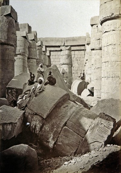 معبد الكرنك، حوالي عام 1900 (صورة بالأبيض والأسود) بواسطة هنري بيتشارد