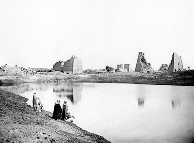 البحيرة المقدسة وأنقاض المعبد ، الكرنك ، النوبة ، مصر ، 1887 بواسطة جورج هنري بشارد