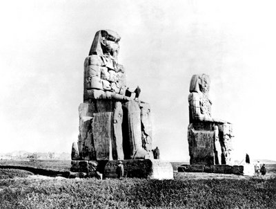 تمثال ممنون ، طيبة ، النوبة ، مصر ، 1887 بواسطة جورج هنري بشارد