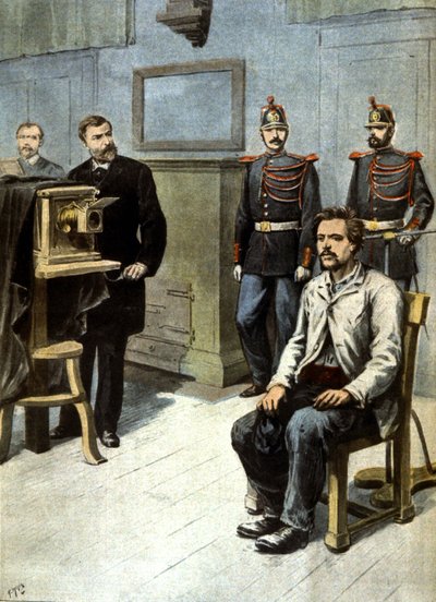 بداية التصوير الفوتوغرافي الأنثروبومترية، حوالي عام 1895 (رسم توضيحي) بواسطة هنري ماير