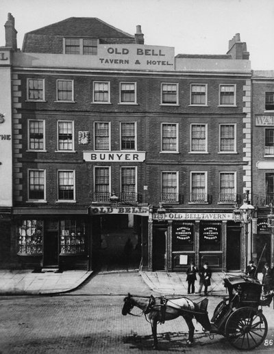 The Old Bell Inn ، هاي هولبورن ، c.1884 بواسطة هنري ديكسون
