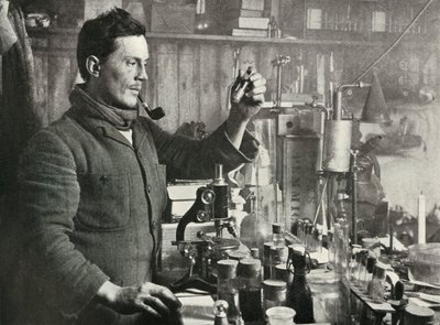 دكتور أتكينسون في مختبره ، 15 سبتمبر 1911 ، 1913 بواسطة هربرت بونتينج