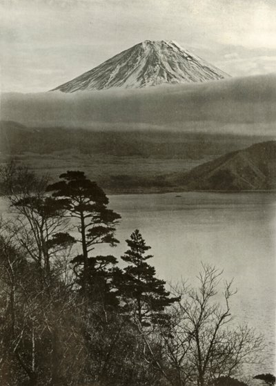 فوجي من Nakano-Kura-Toge ، 1910. بواسطة هربرت بونتينج